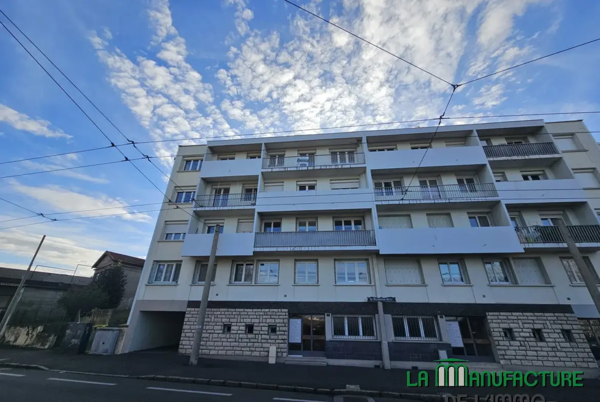 À vendre Appartement F3 traversant à Saint-Étienne avec deux balcons 