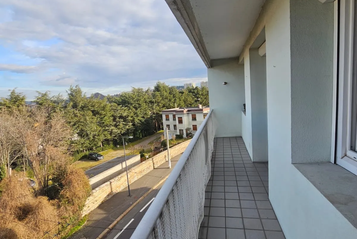 À vendre Appartement F3 traversant à Saint-Étienne avec deux balcons 