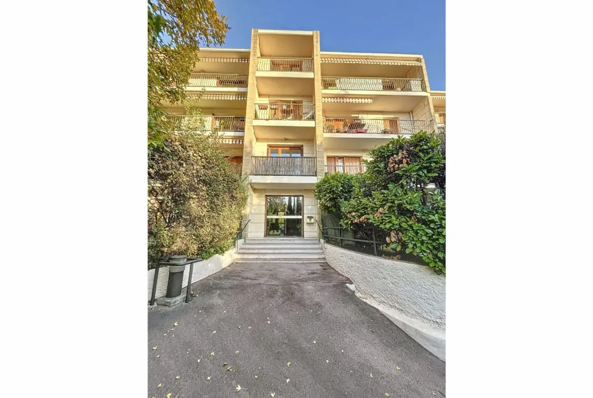 Vente d'un Appartement Type 2 avec Jardin Privatif à Aix-en-Provence 