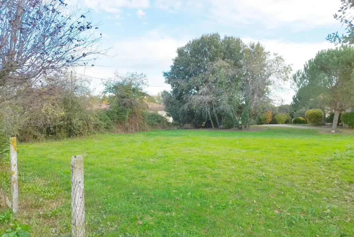 Terrain à bâtir de 1291m2 à Saint-Sulpice-sur-Lèze 