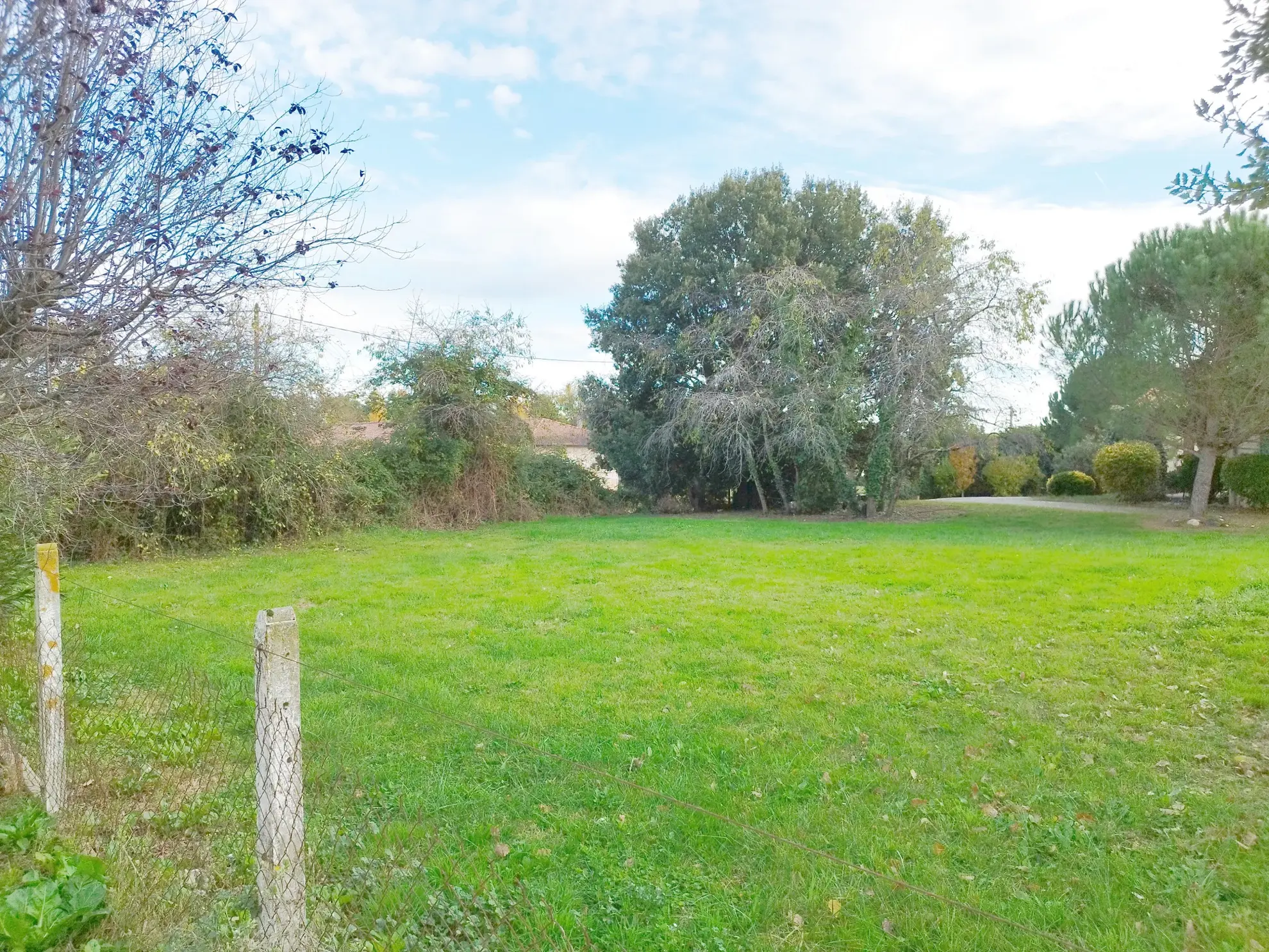 Terrain à bâtir de 1291m2 à Saint-Sulpice-sur-Lèze 