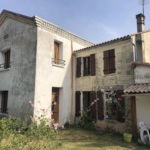 Maison ancienne avec jardin et dépendances à Bazauges