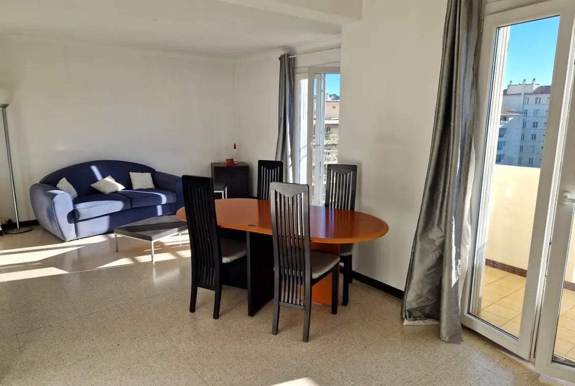 Appartement T5 de 88 m² à Toulon Aguillon avec balcon et ascenseur 