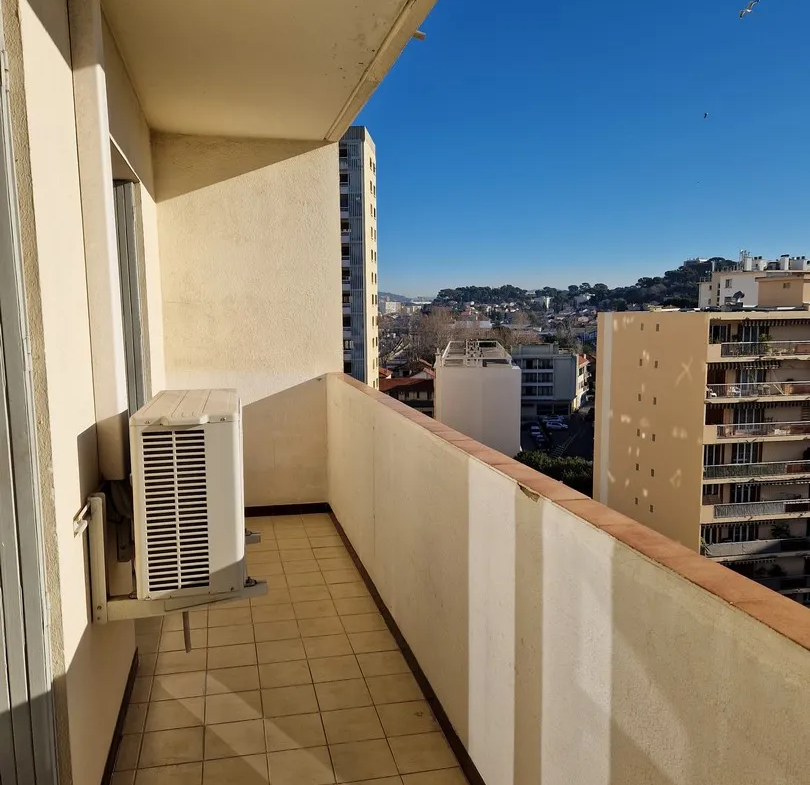 Appartement T5 de 88 m² à Toulon Aguillon avec balcon et ascenseur 