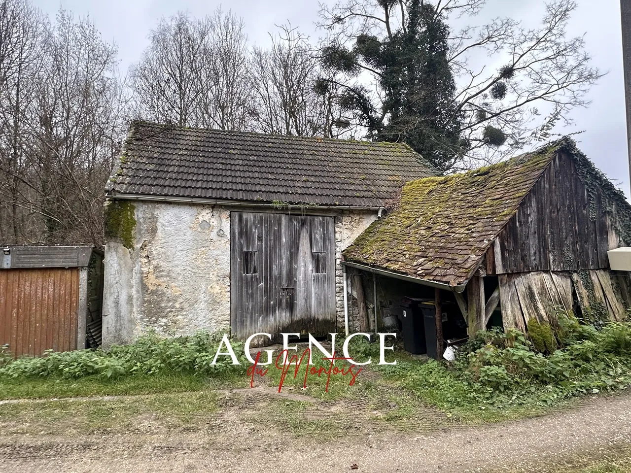 Fermette à restaurer à Donnemarie-Dontilly sur 5222 m² de jardin 