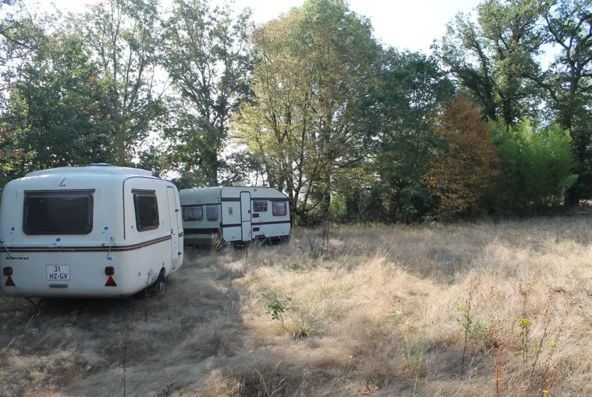 Fermette à Louroux Bourbonnais sur 2.2 hectares avec grange 