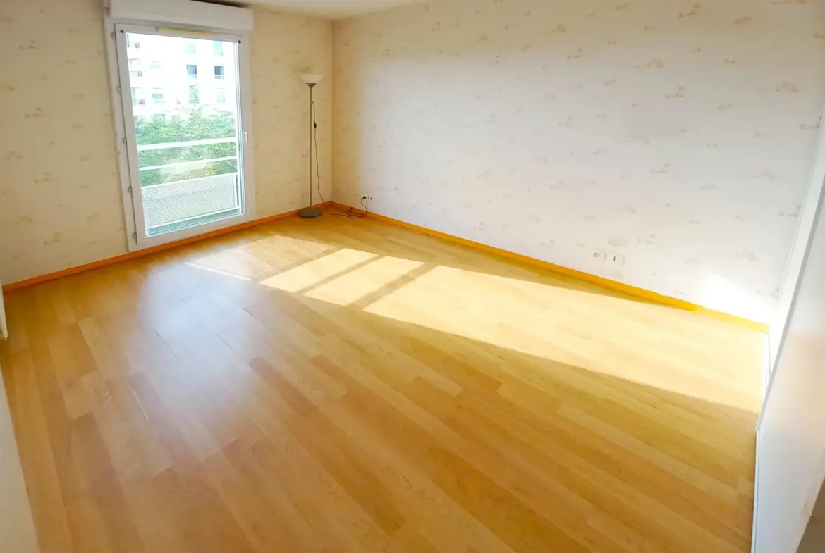 À vendre : Appartement F3 à Créteil, proche métro Pointe du Lac 