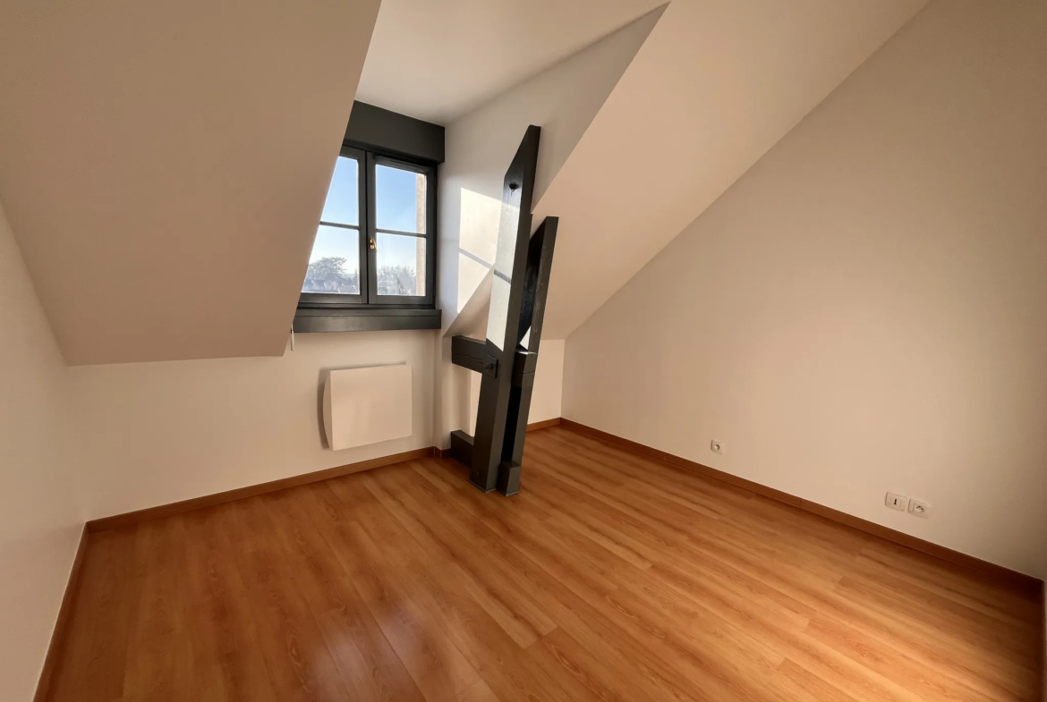 À vendre: Appartement duplex 4 pièces à Etampes, 67 m² Carrez avec parking 