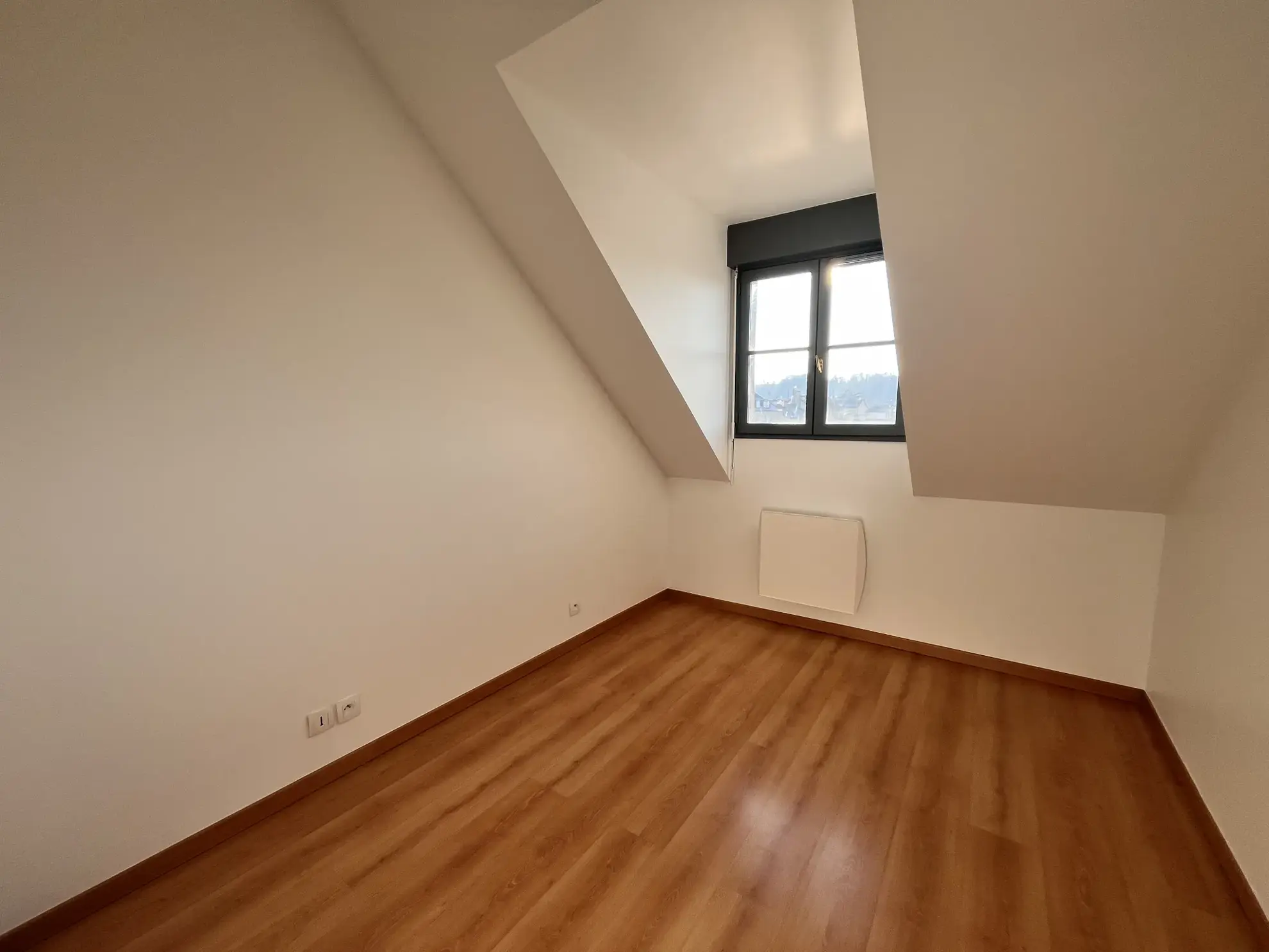 À vendre: Appartement duplex 4 pièces à Etampes, 67 m² Carrez avec parking 