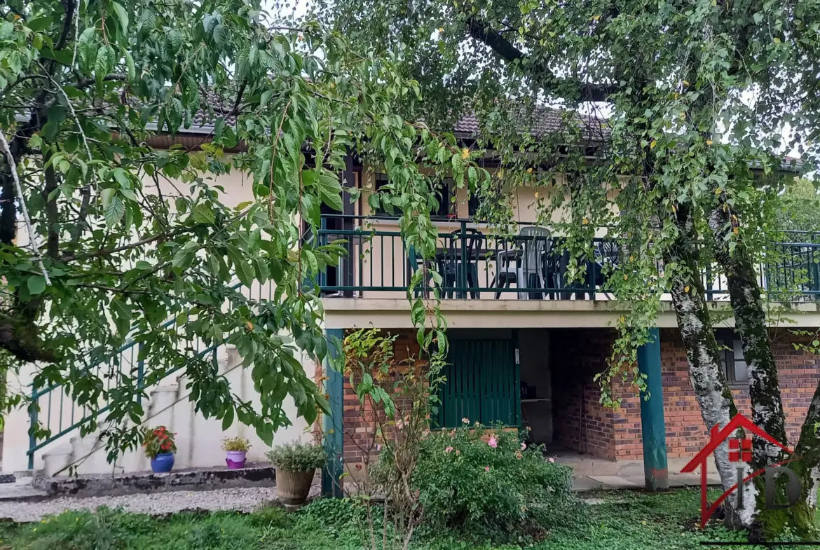 Pavillon sur sous-sol avec jardin à Montmorot 