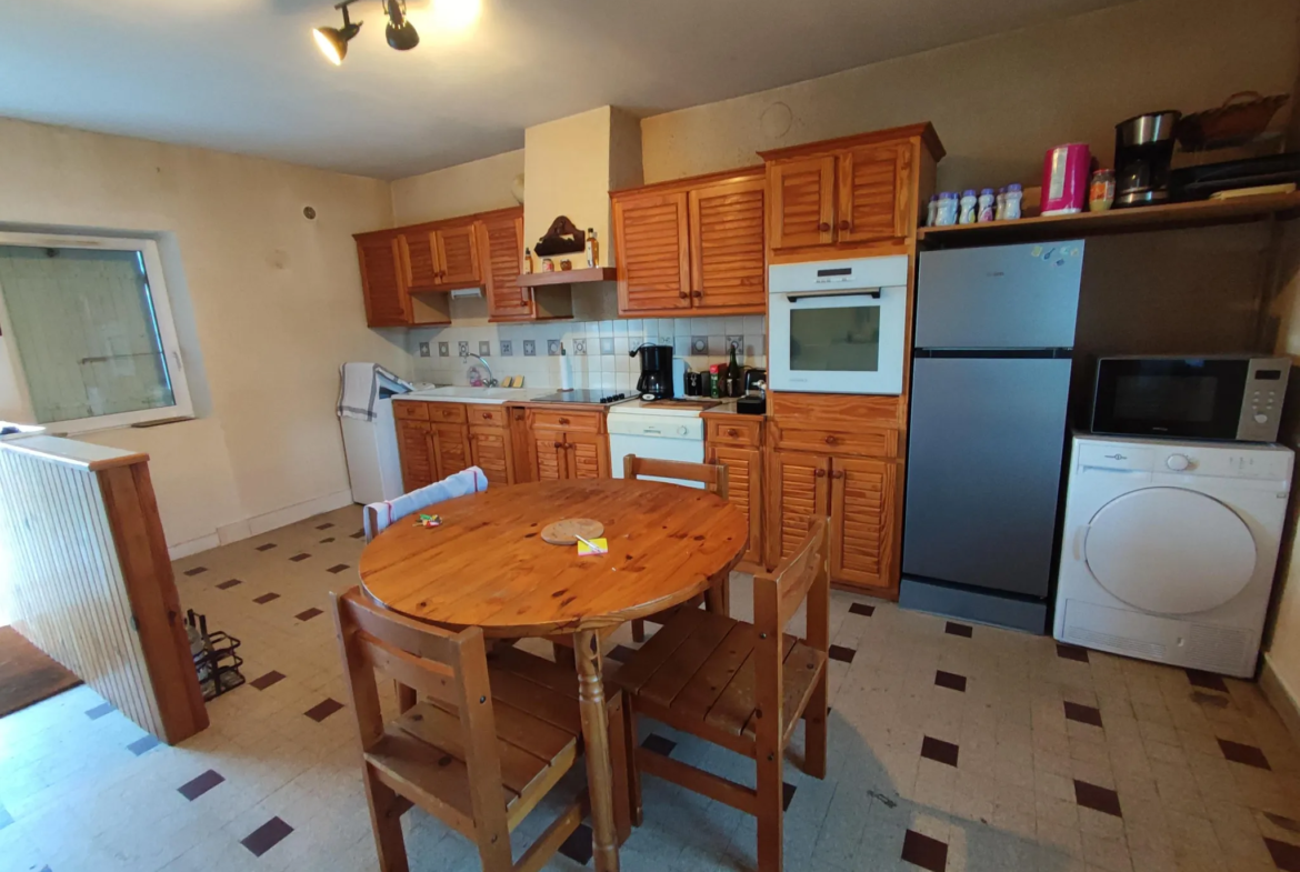 Longère familiale à vendre à Auneau, 90 m² sur 1634 m² de terrain 