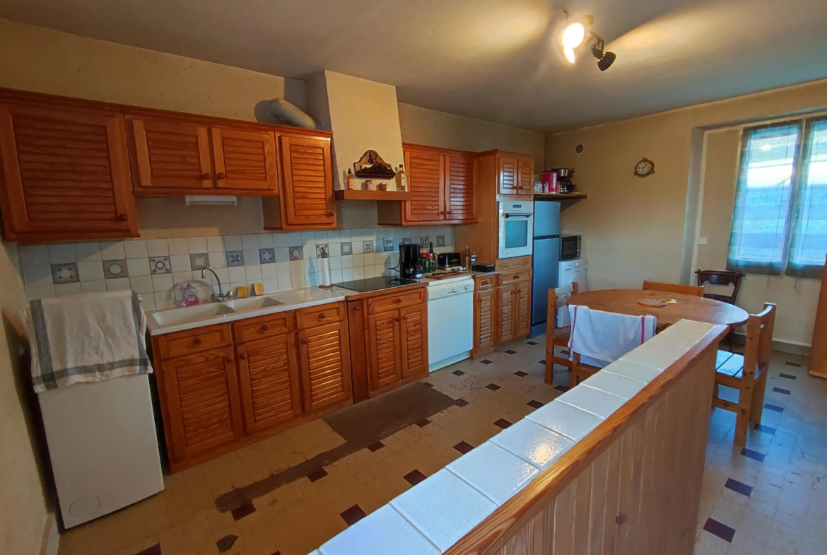 Longère familiale à vendre à Auneau, 90 m² sur 1634 m² de terrain 