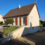 Maison avec sous-sol total et grand terrain à Sainville