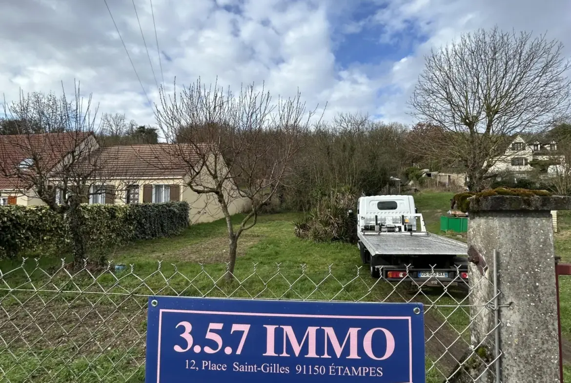 Terrain à bâtir de 1219m² à Etampes dans le quartier Saint Martin 