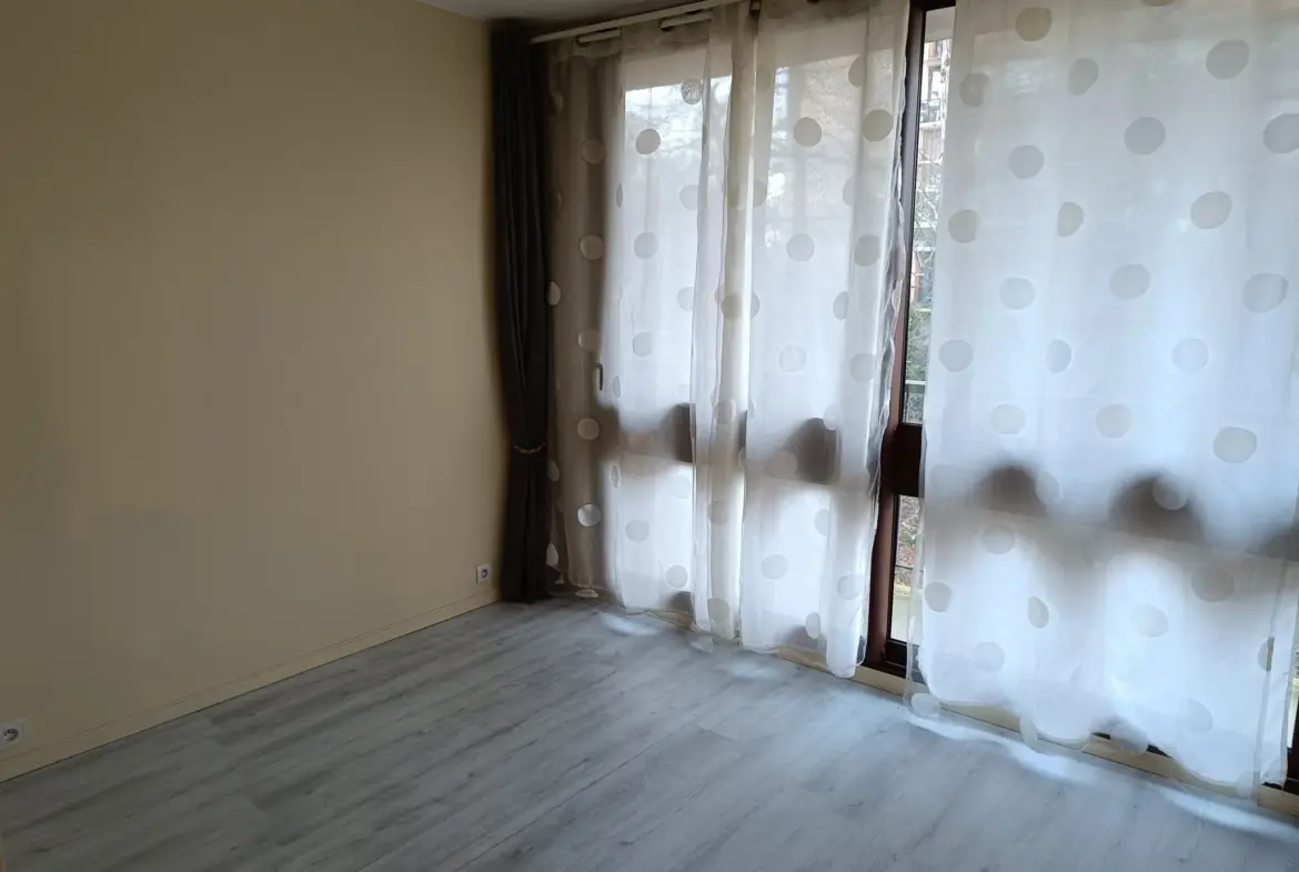 À vendre : Appartement 5 pièces à Fontenay-le-Fleury avec balcon et parking 