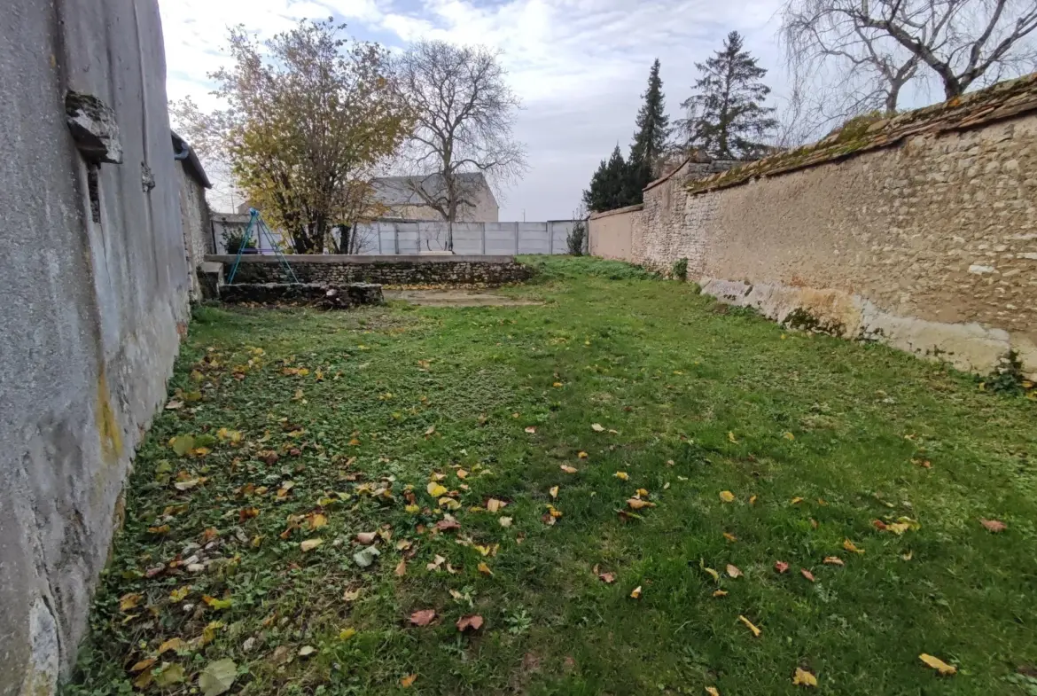 À vendre : Maison ancienne familiale à Fresnay l'Évêque 