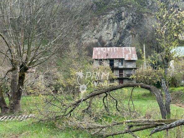 Bâtisse en pierre à rénover près de Saint-Etienne-de-Tinée