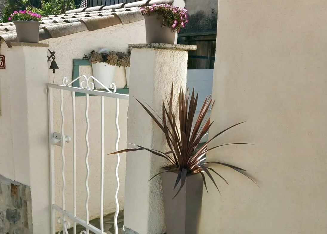 Maison rénovée à Saint Laurent du Verdon avec terrasse et balcon 