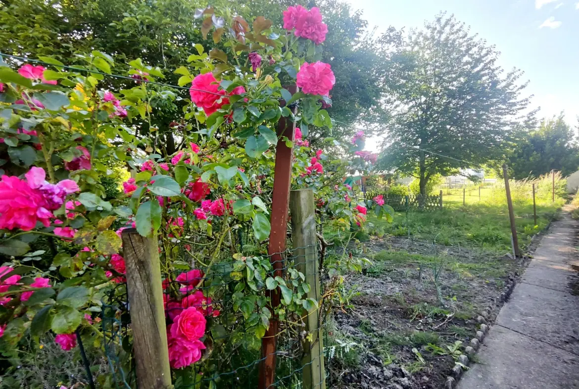 Maison à rénover 112 m² avec jardin et garage à Perenchies 