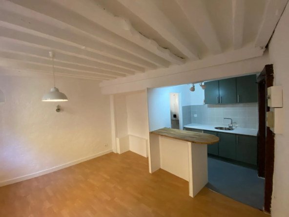 À vendre : Studio rénové à Meulan-en-Yvelines avec rendement locatif de 8%