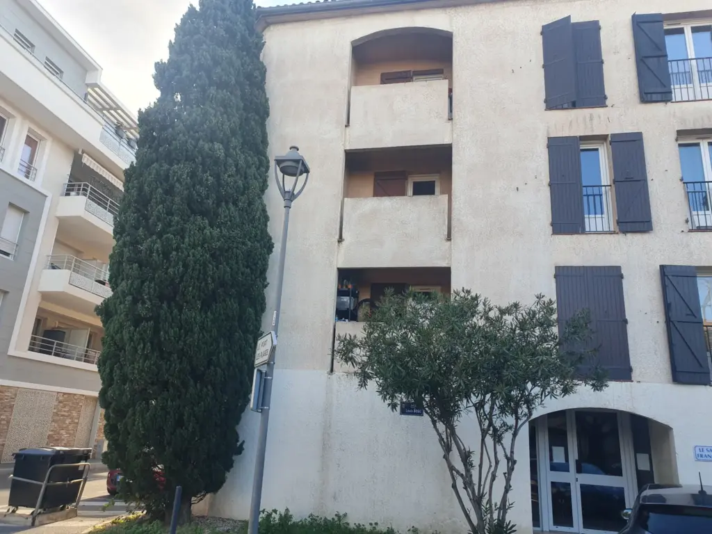 Appartement F3 avec parking à La Londe-les-Maures