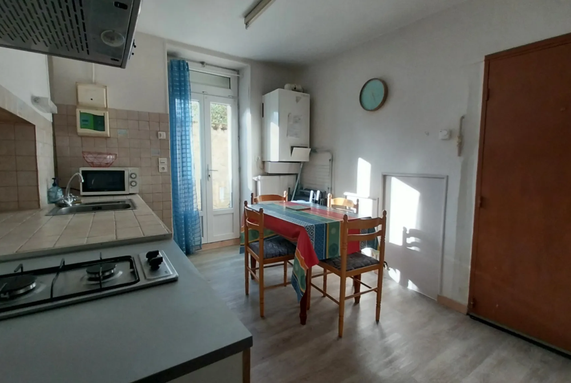 Studio rénové à vendre à Périgueux avec terrasse privative 