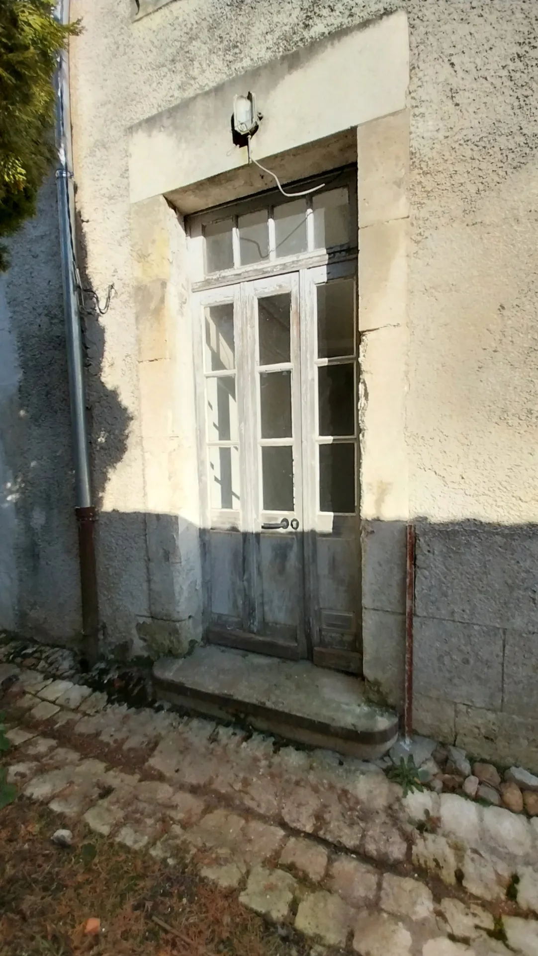 Studio rénové à vendre à Périgueux avec terrasse privative 