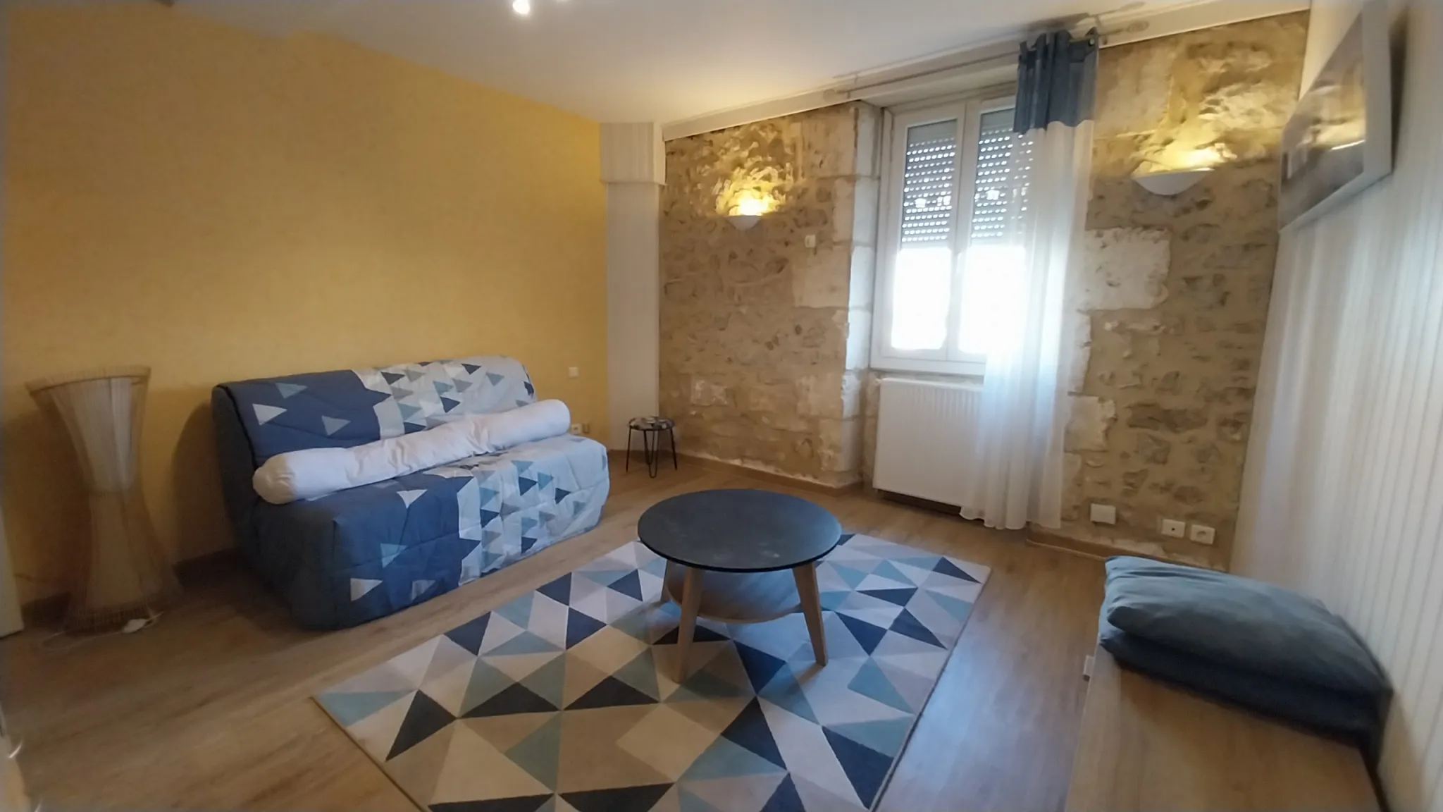 Studio rénové à vendre à Périgueux avec terrasse privative 