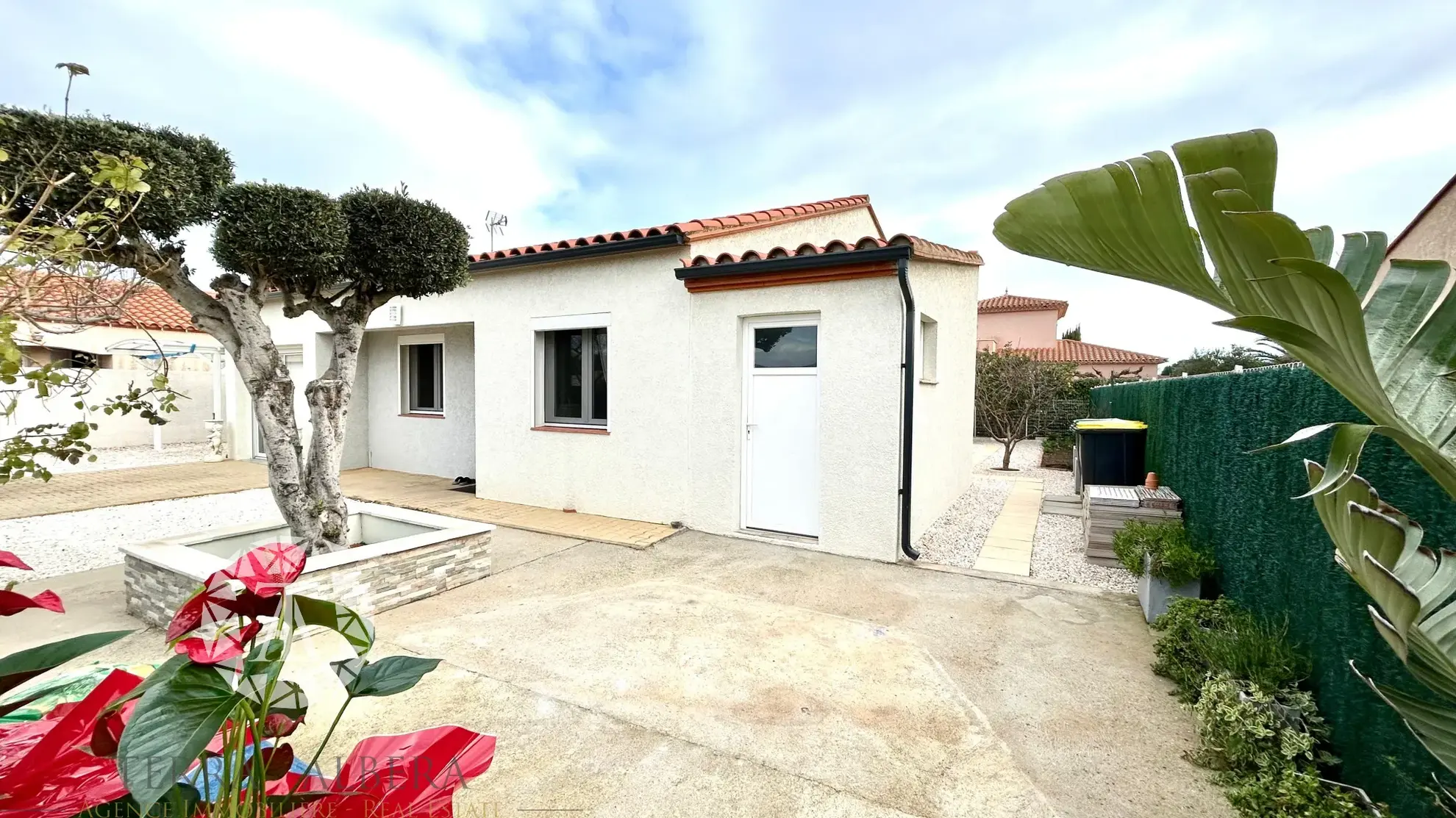 Vente : Villa 4 faces de 94 m2 à St-Hippolyte avec garage 