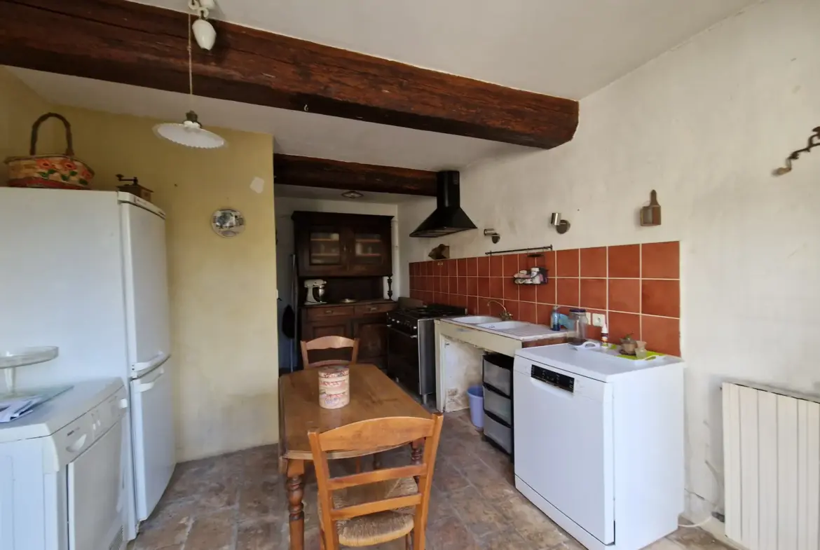 Maison de village à vendre à Aujargues avec jardin et terrasse 