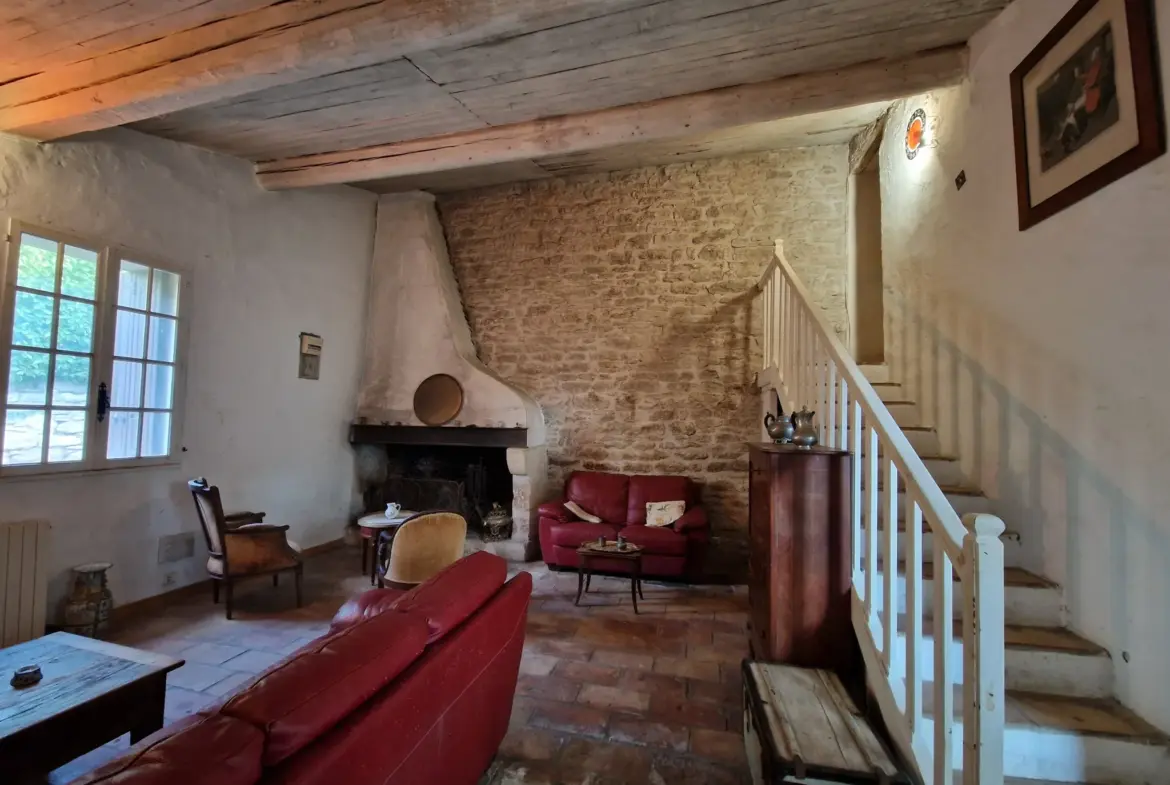 Maison de village à vendre à Aujargues avec jardin et terrasse 