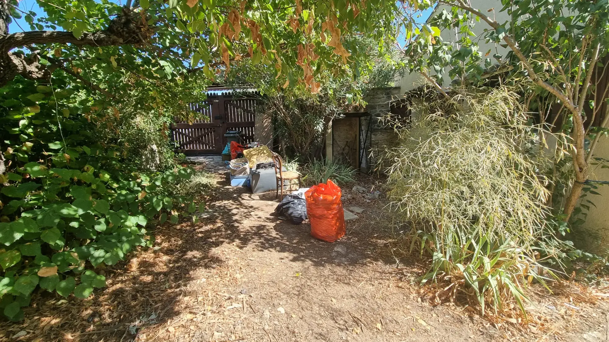 Maison de village à vendre à Aujargues avec jardin et terrasse 