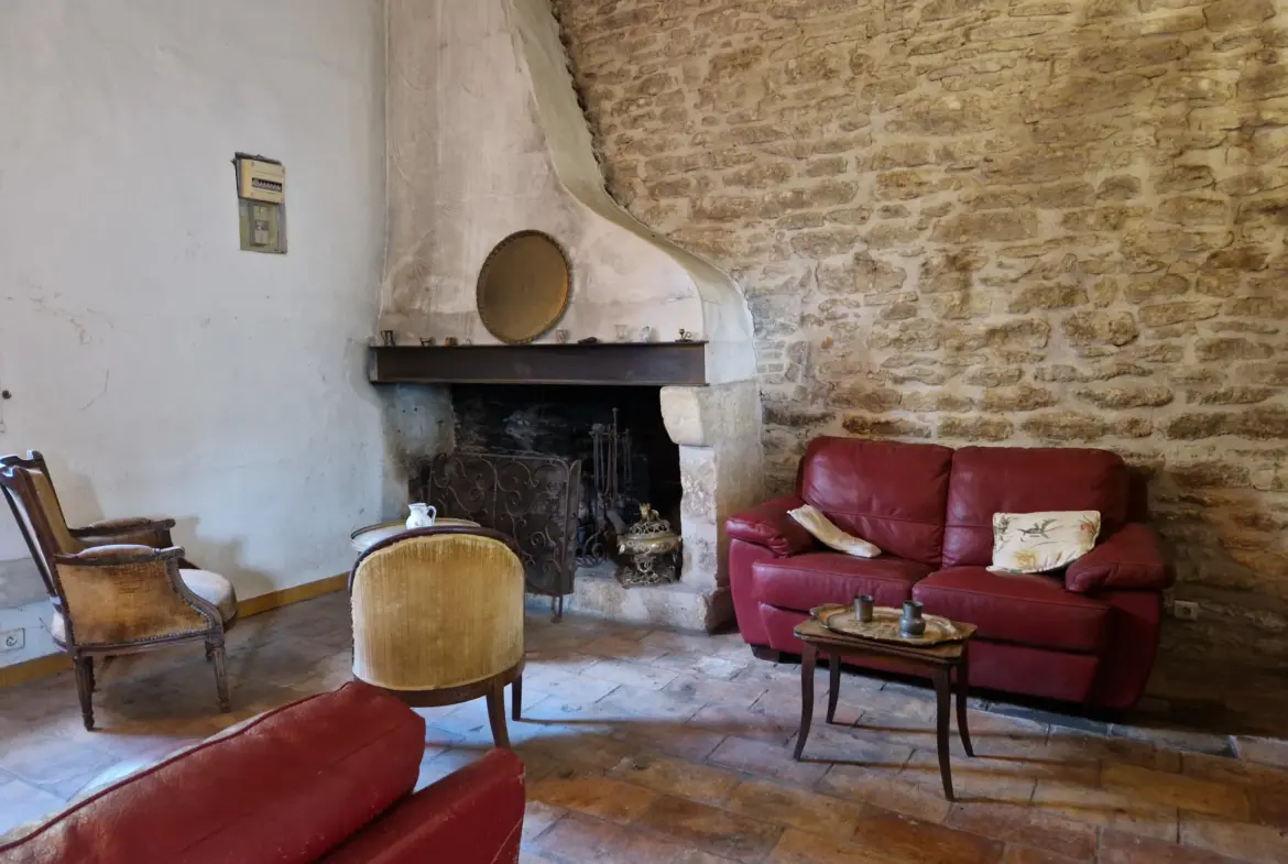 Maison de village à vendre à Aujargues avec jardin et terrasse 