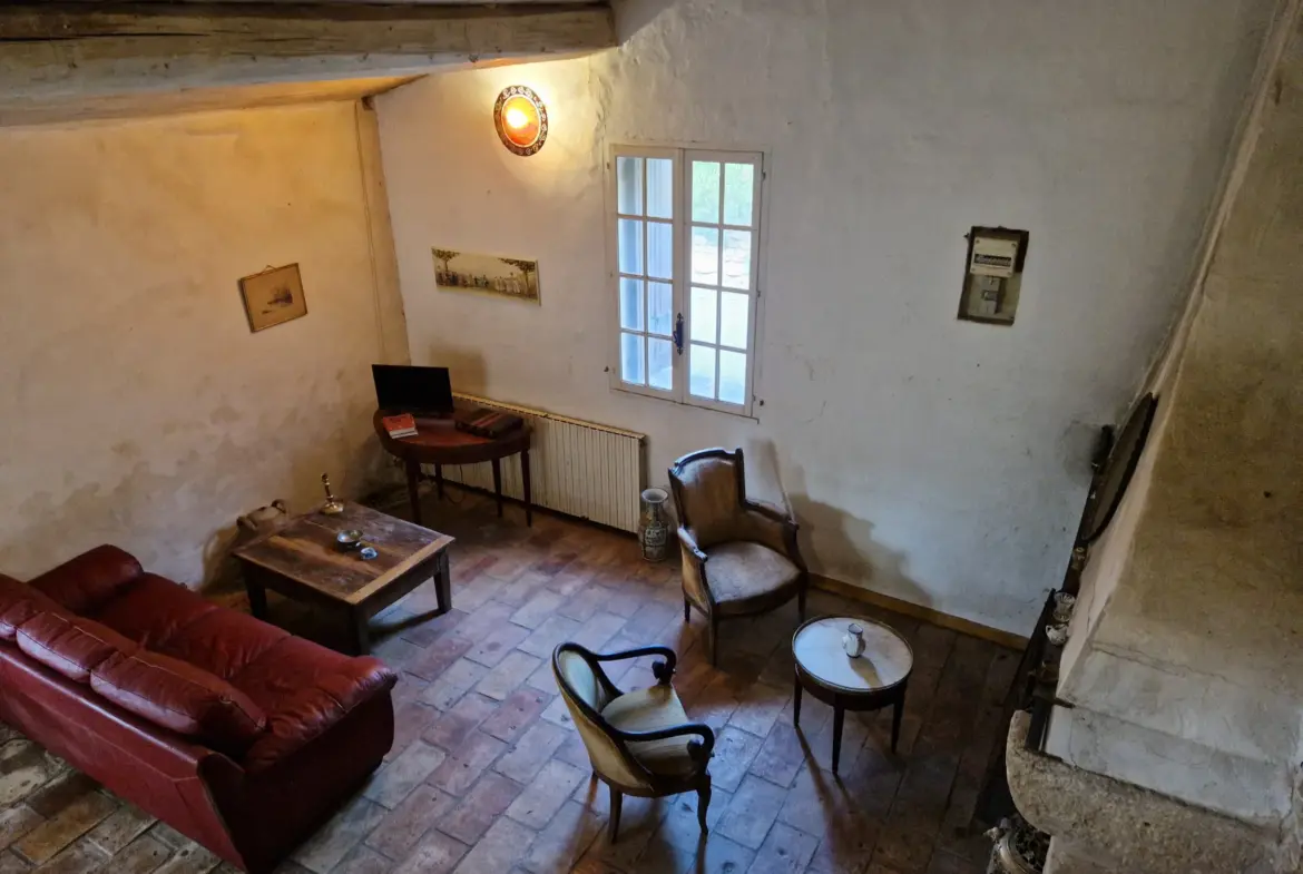 Maison de village à vendre à Aujargues avec jardin et terrasse 