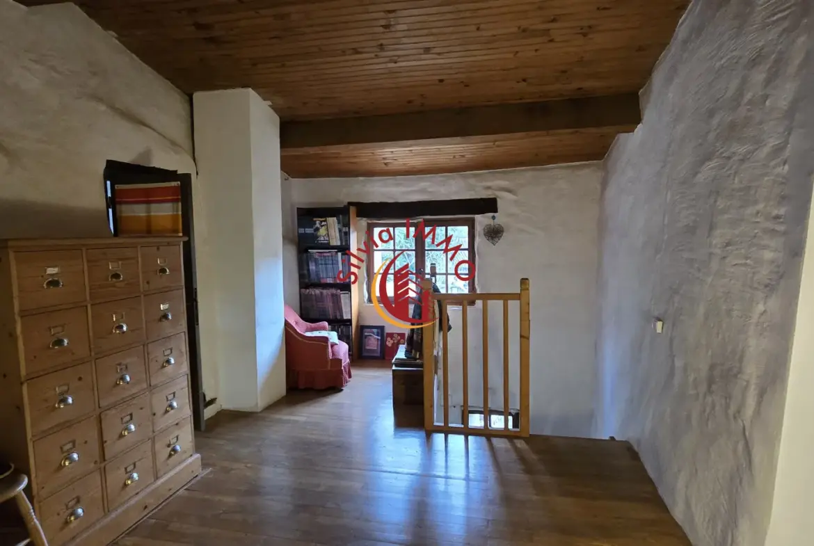 Maison de Village Authentique à Palairac - 145 m² 