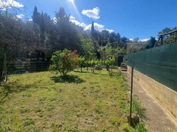 Maison de 100 m² avec garage et jardin à Bize Minervois