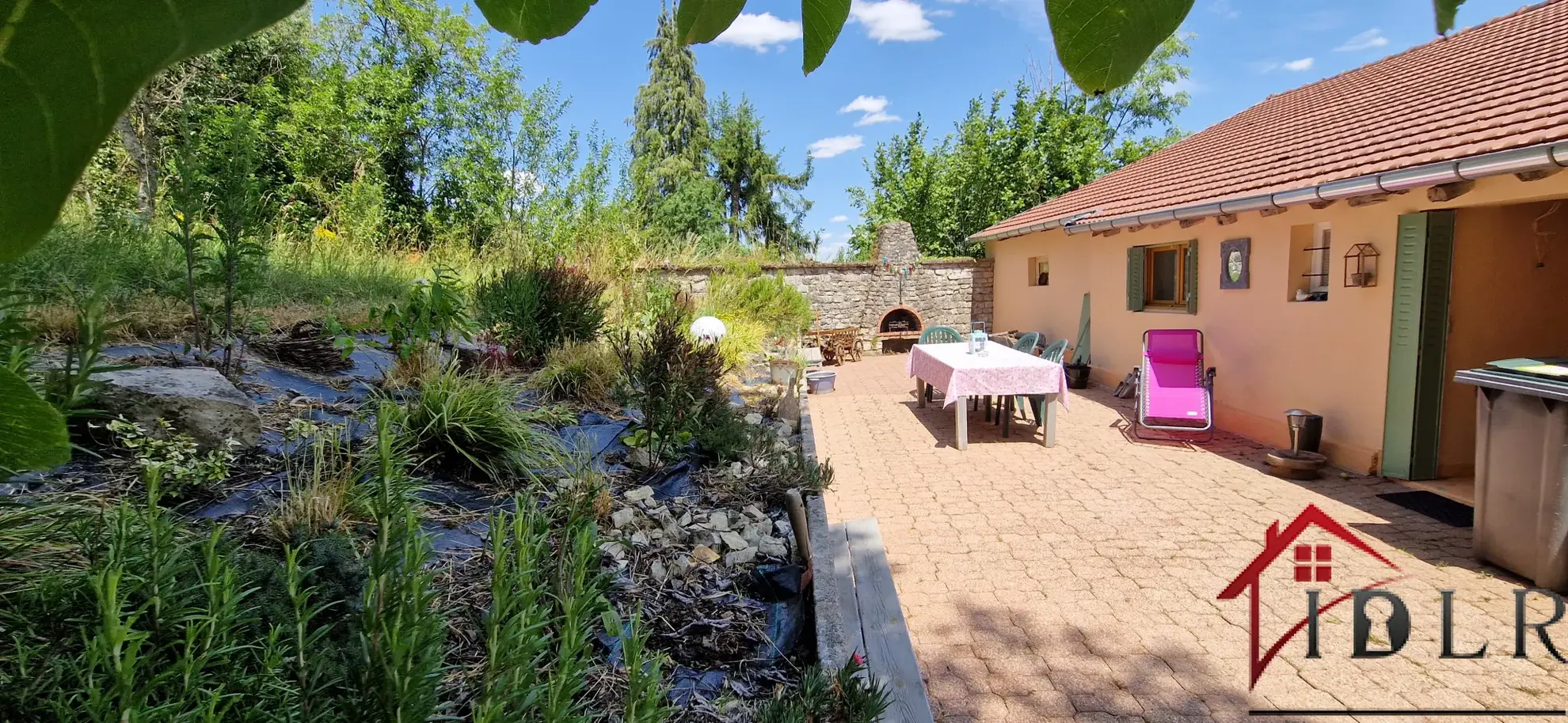 Maison de village meublée à Voisey - 98 000 euros 