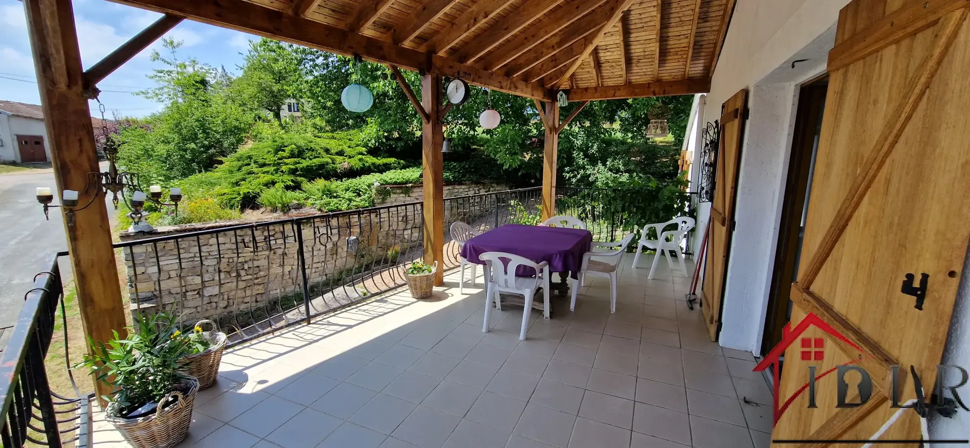 Maison de village meublée à Voisey - 98 000 euros 