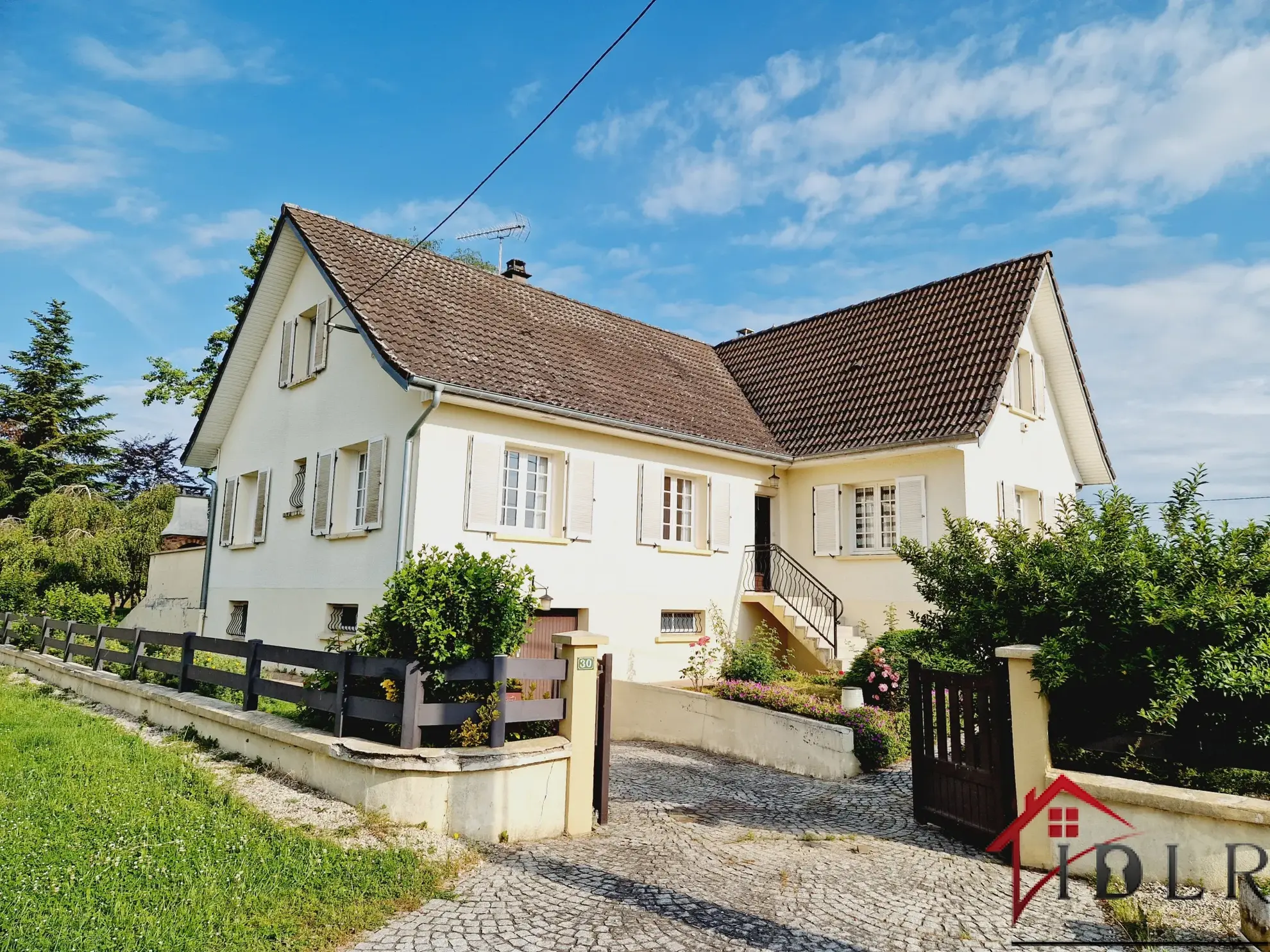 Pavillon 190 m² à vendre à Guyonvelle avec jardin et terrasse 