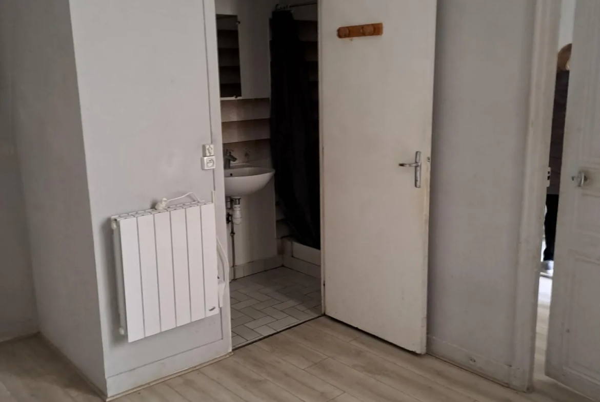 Appartement T2 à rénover à St Lambert, 25 m², Paris 