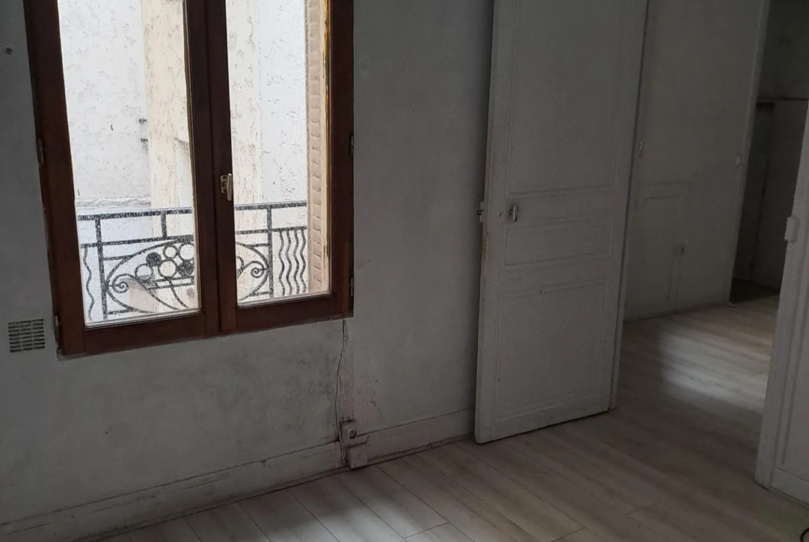 Appartement T2 à rénover à St Lambert, 25 m², Paris 