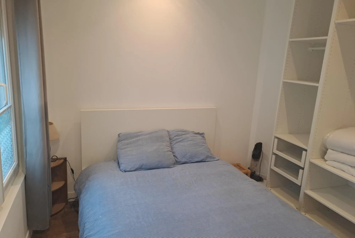 À vendre : Appartement 2 pièces Rue de l'amiral Roussin à Paris 