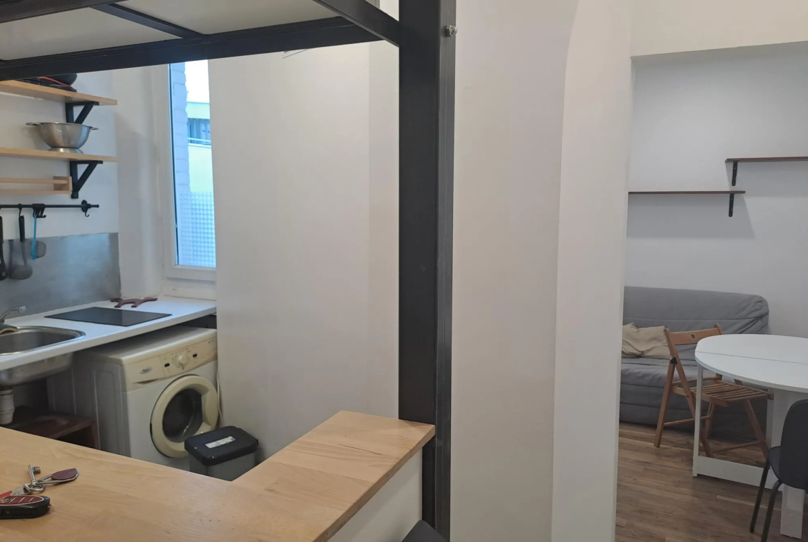 À vendre : Appartement 2 pièces Rue de l'amiral Roussin à Paris 