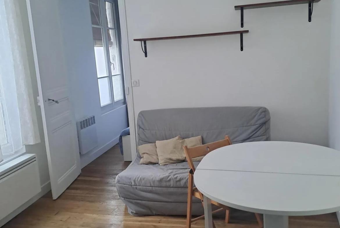 À vendre : Appartement 2 pièces Rue de l'amiral Roussin à Paris 