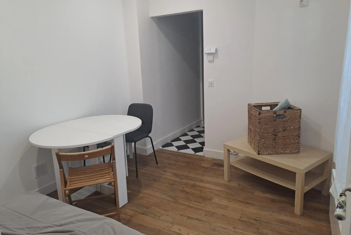 À vendre : Appartement 2 pièces Rue de l'amiral Roussin à Paris 