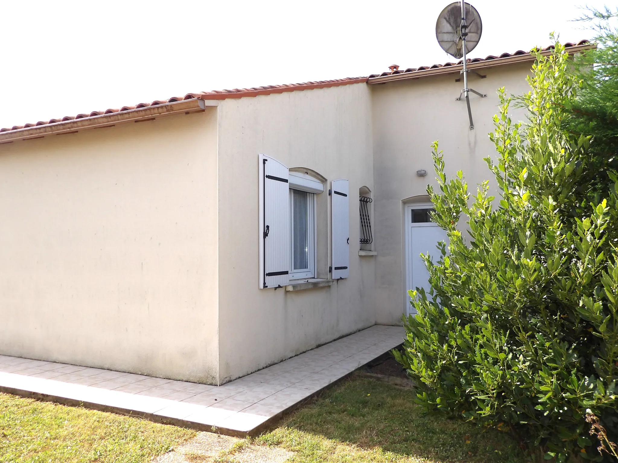 Pavillon T4 de plain-pied à Saint-Savinien avec jardin et garage 