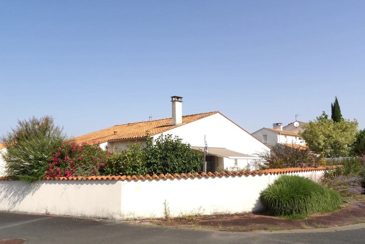 Pavillon T4 de plain-pied à Saint-Savinien avec jardin et garage 