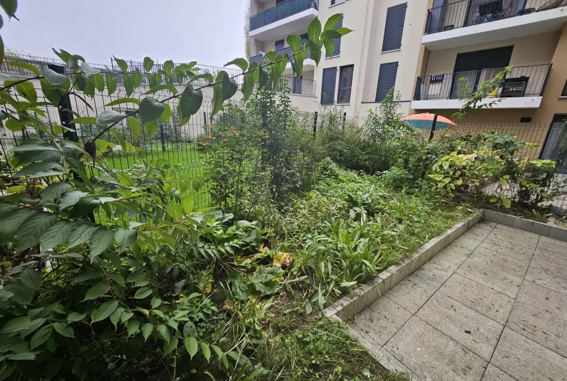 Appartement 3 pièces moderne à Bois d'Arcy avec terrasse et jardin 