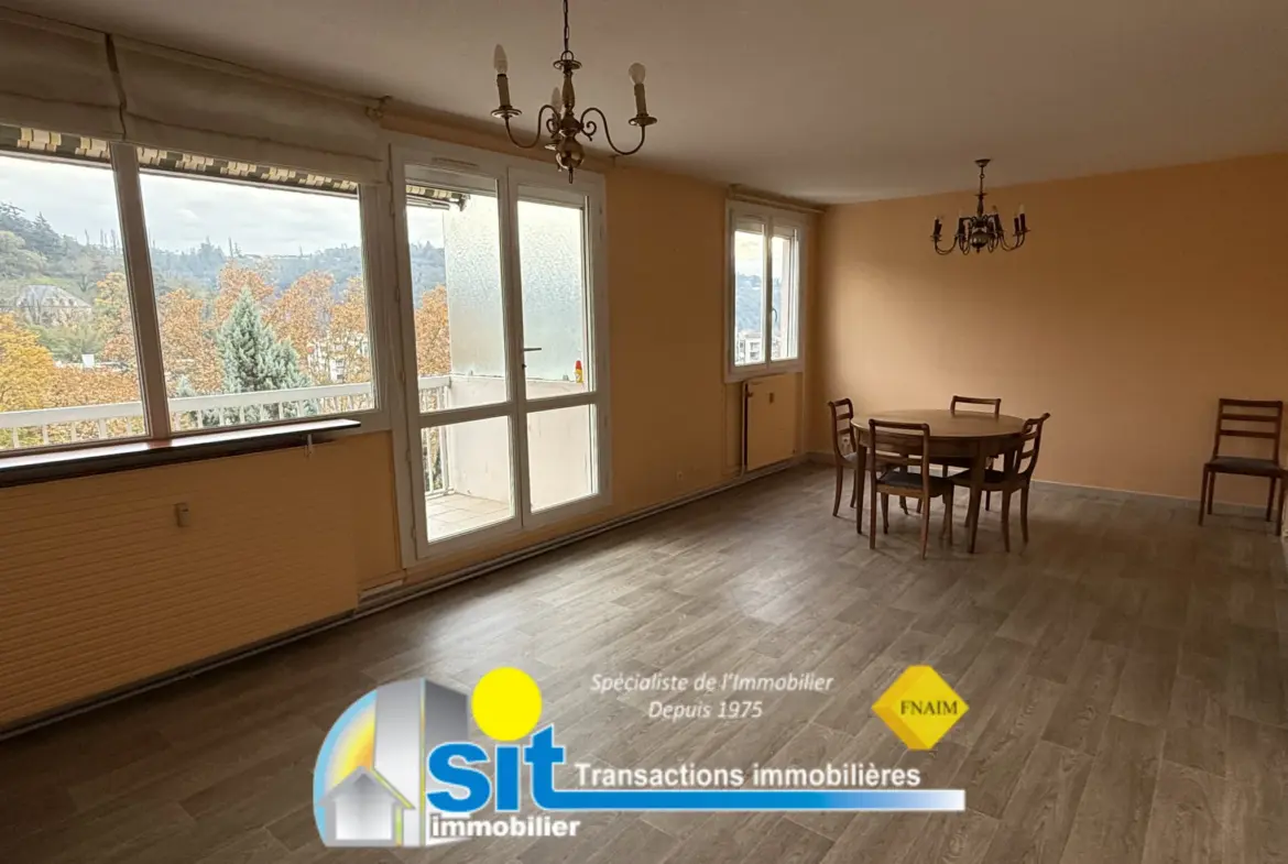 Appartement T4 au dernier étage avec balcon et garage à Vienne Nord (38200) 