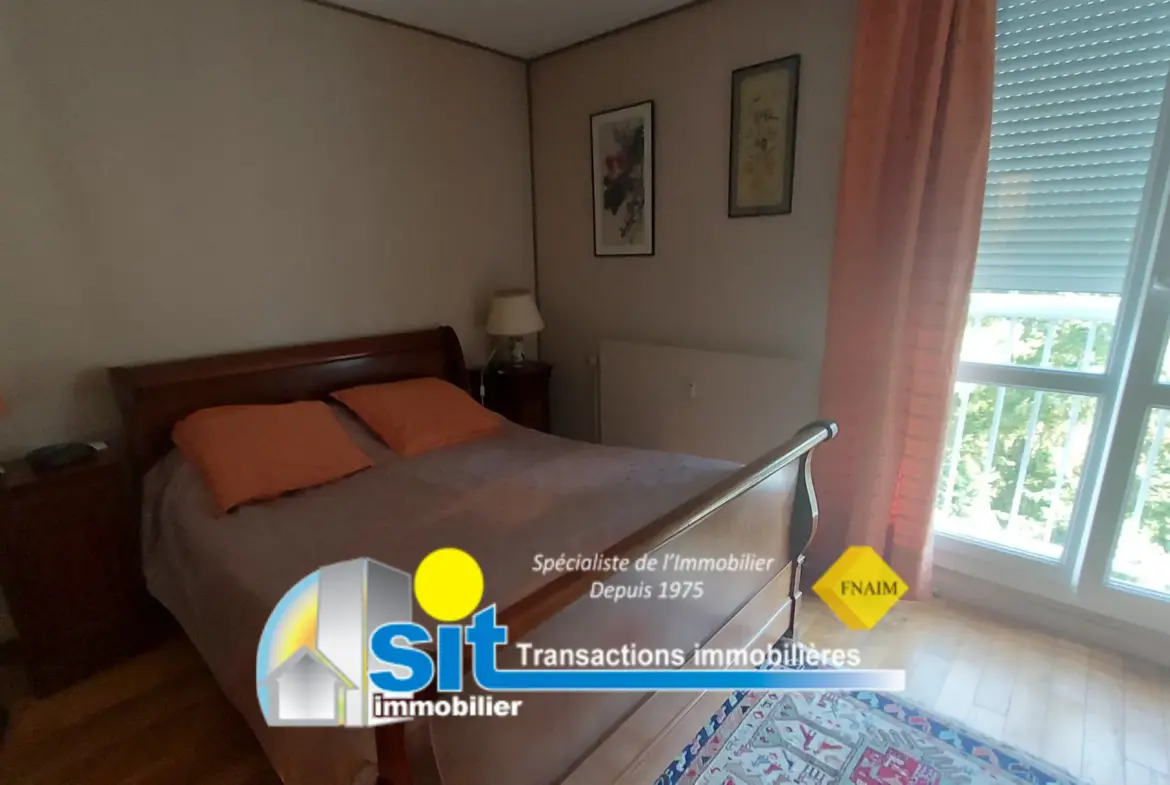 Appartement T4 au dernier étage avec balcon et garage à Vienne Nord (38200) 